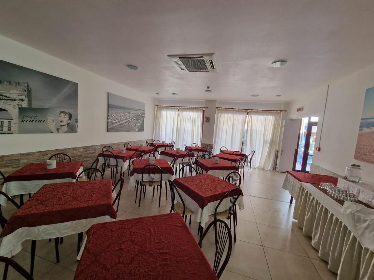 Hotel Clara Ріміні Екстер'єр фото