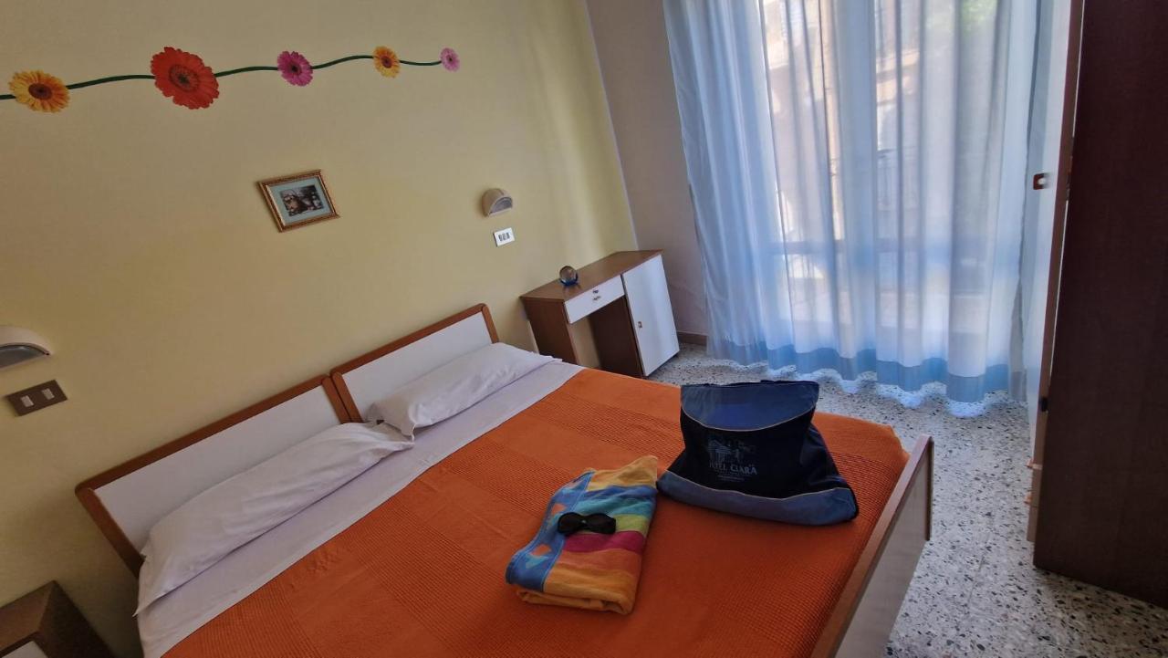 Hotel Clara Ріміні Екстер'єр фото
