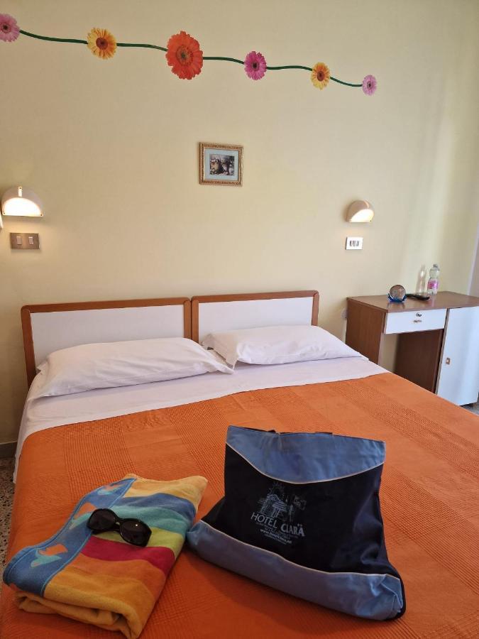 Hotel Clara Ріміні Екстер'єр фото