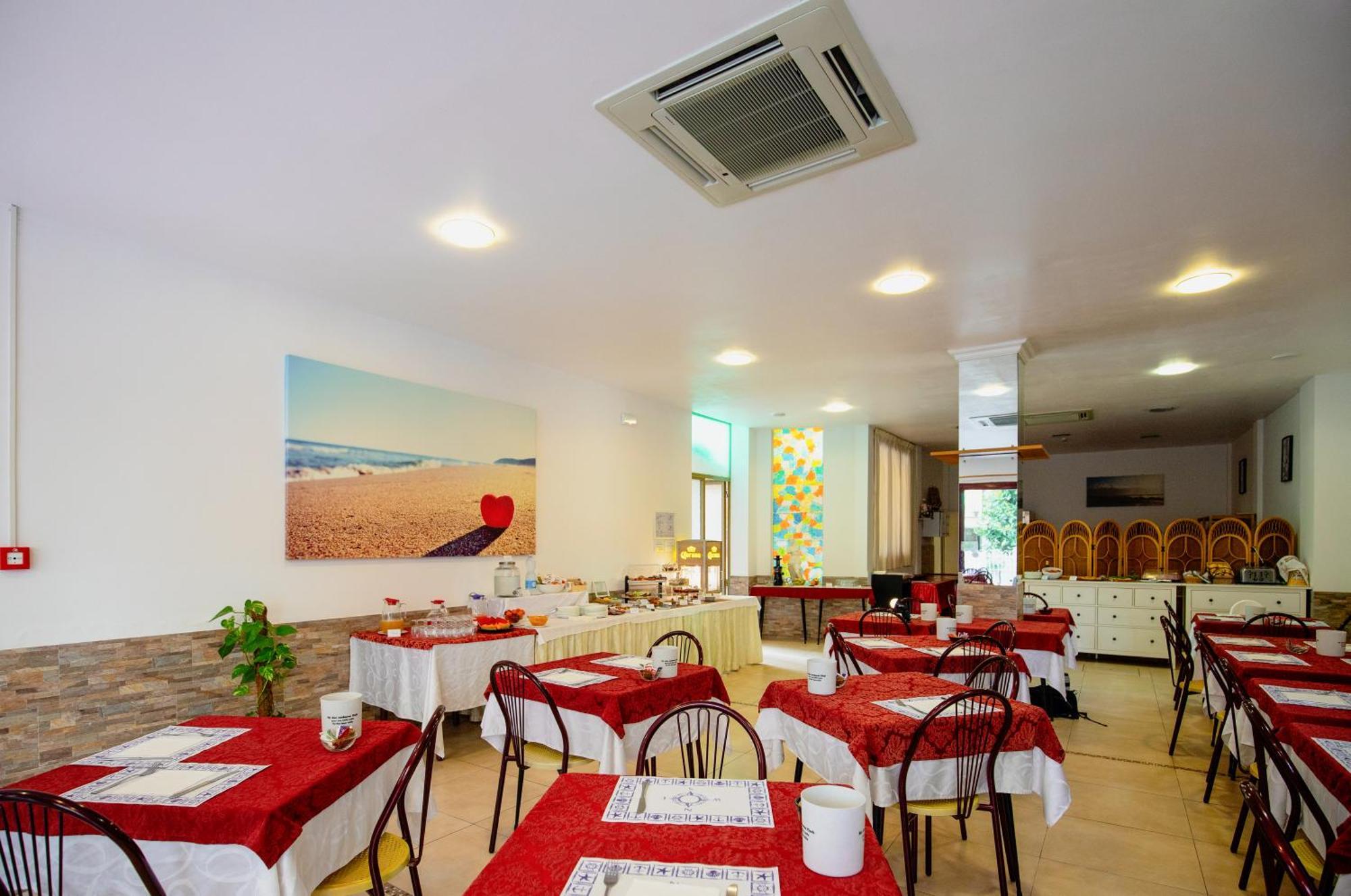 Hotel Clara Ріміні Екстер'єр фото